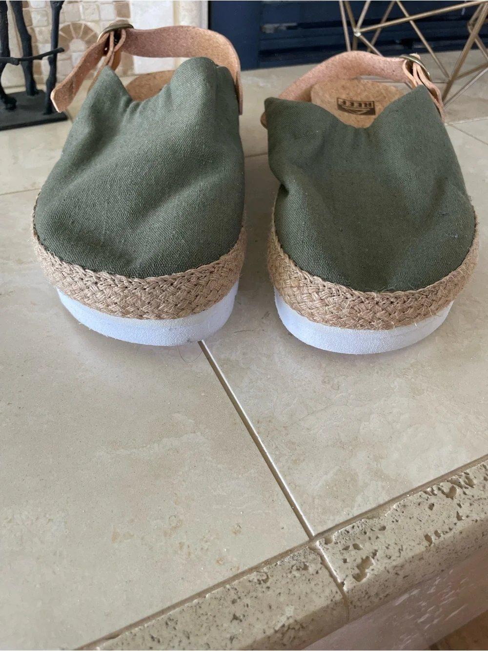 Reef Women’s NWOT Green Solid Cushioned Slingback Clog Sandals Cork Insole W 9